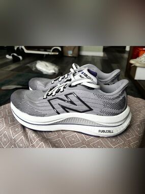 🔥 Brand New New Balance FuelCell Walker Elite (NWOT)